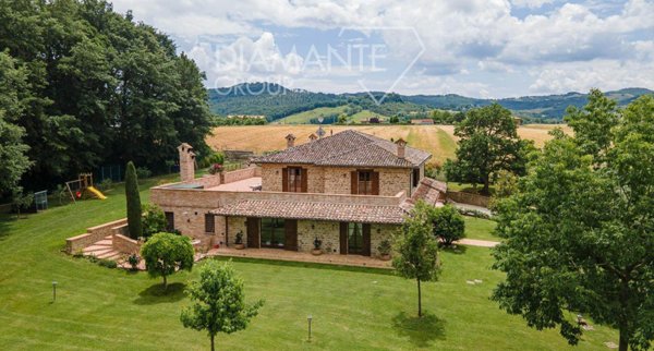casa indipendente in vendita a Gubbio