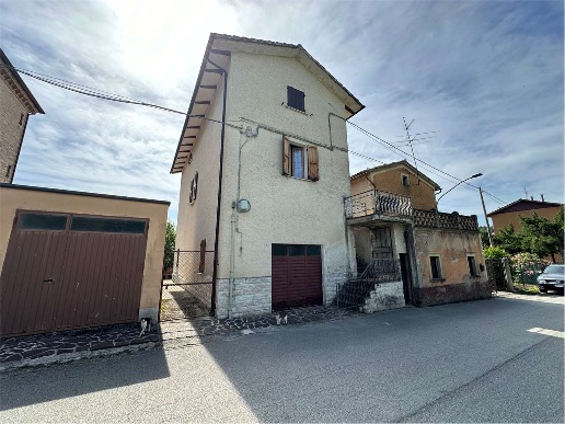 appartamento in vendita a Gubbio in zona Torre Calzolari