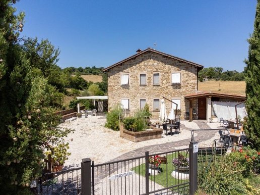 casale in vendita a Gubbio in zona Santa Cristina