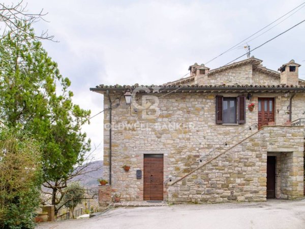 casa indipendente in vendita a Gubbio in zona Colpalombo