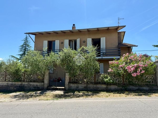 casa indipendente in vendita a Gubbio in zona Belvedere