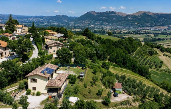 casa indipendente in vendita a Gubbio