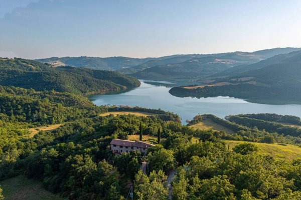 casa indipendente in vendita a Gubbio in zona Biscina