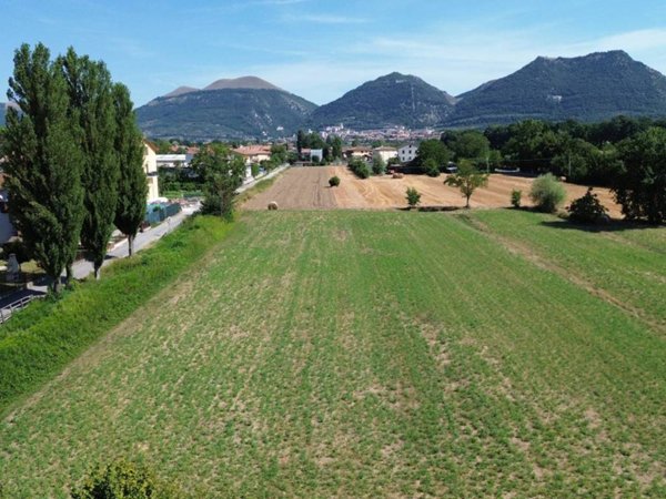 terreno edificabile in vendita a Gubbio in zona Cipolleto