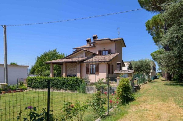 casa indipendente in vendita a Gubbio