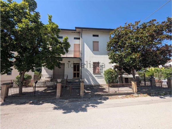 casa indipendente in vendita a Gubbio in zona Colpalombo