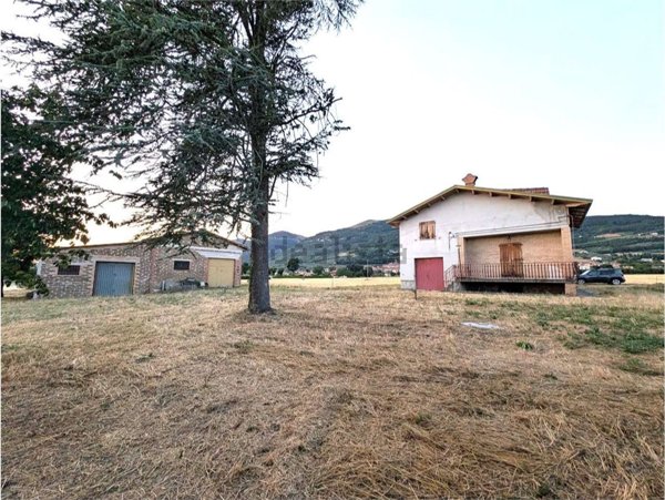 casa indipendente in vendita a Gubbio in zona San Martino in Colle