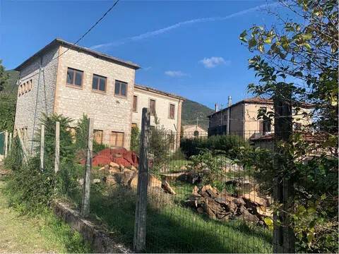 casa indipendente in vendita a Gubbio in zona Mocaiana