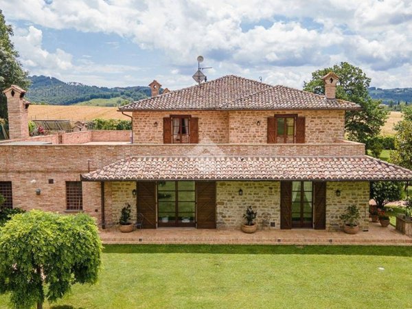 casa indipendente in vendita a Gubbio in zona Ponte d'Assi
