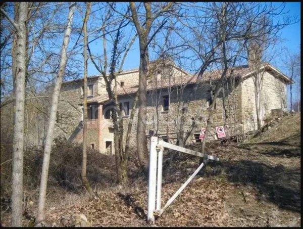 casa indipendente in vendita a Gubbio in zona Colpalombo