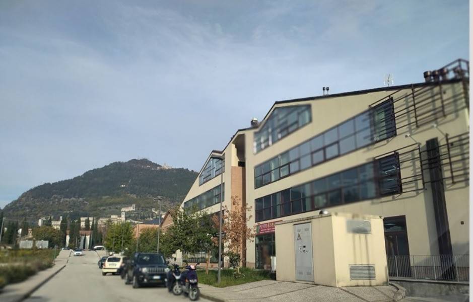 locale commerciale in vendita a Gubbio