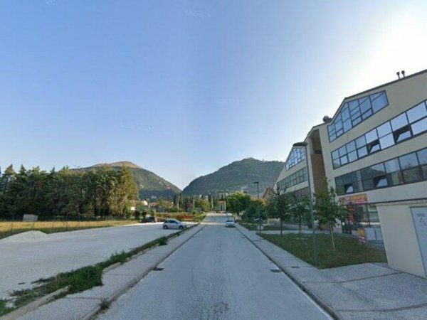 locale commerciale in vendita a Gubbio