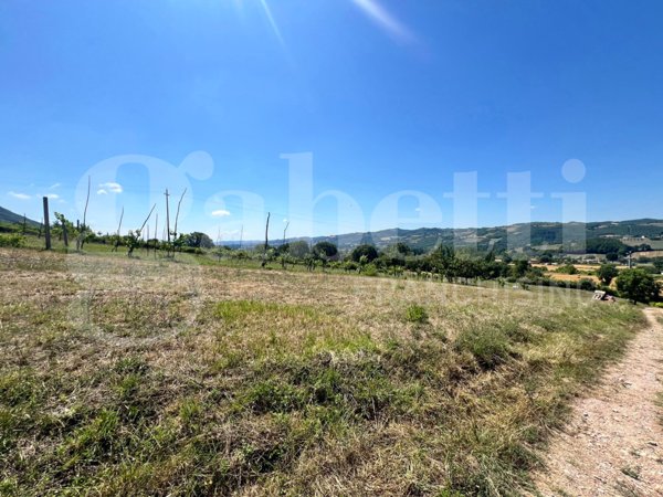 terreno in vendita a Gubbio in zona Loreto