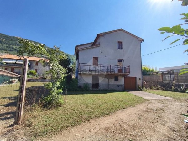casa indipendente in vendita a Gubbio in zona Semonte