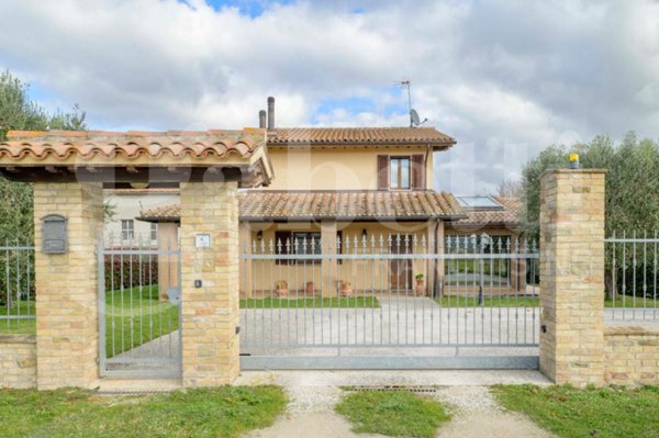 casa indipendente in vendita a Gubbio in zona San Martino in Colle