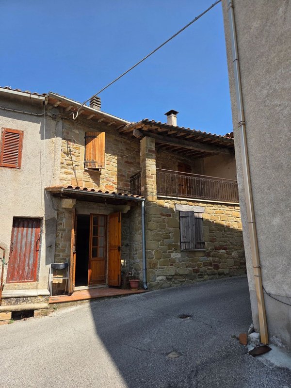 casa indipendente in vendita a Gubbio in zona Colpalombo