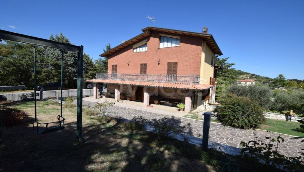 casa indipendente in vendita a Gubbio in zona Belvedere