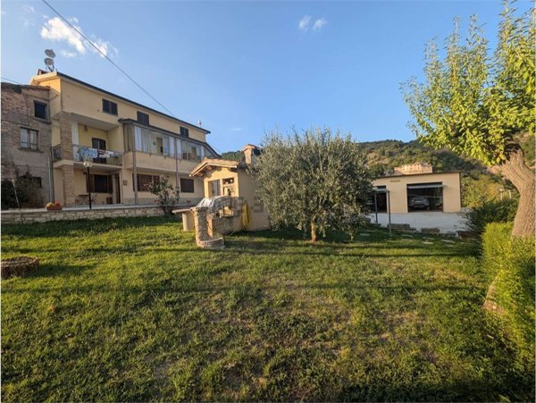 appartamento in vendita a Gubbio in zona Loreto