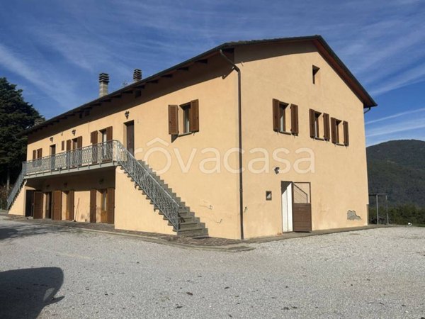 casa indipendente in vendita a Lisciano Niccone in zona Reschio