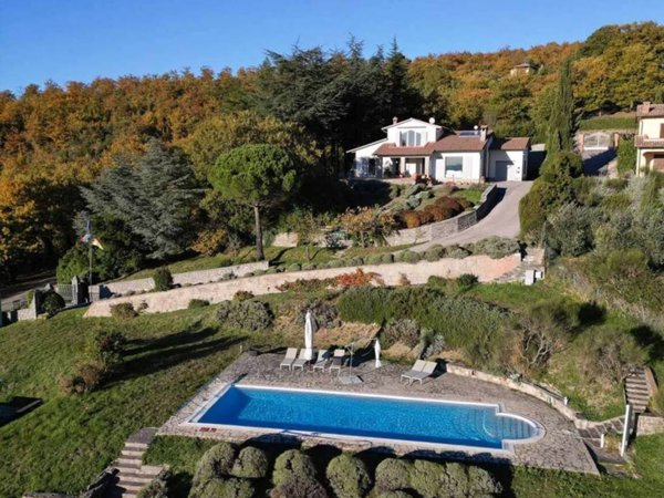 casa indipendente in vendita a Lisciano Niccone