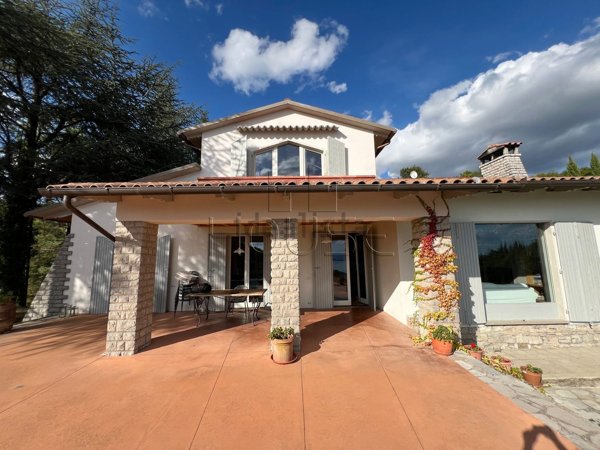 casa indipendente in vendita a Lisciano Niccone