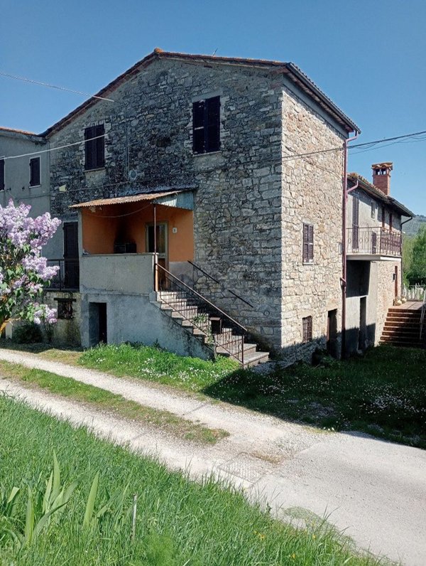 pentavano in vendita a Lisciano Niccone in zona Pian di Marte