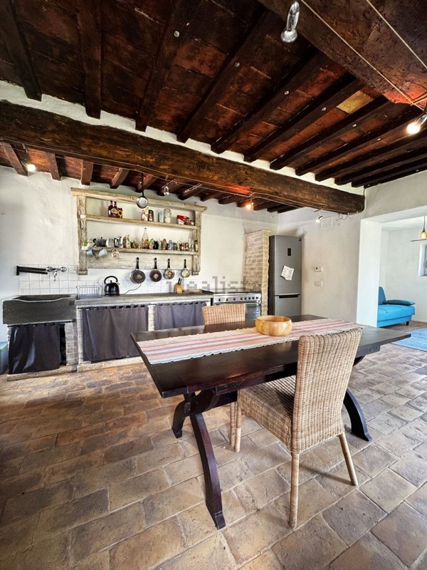 esavano in vendita a Lisciano Niccone