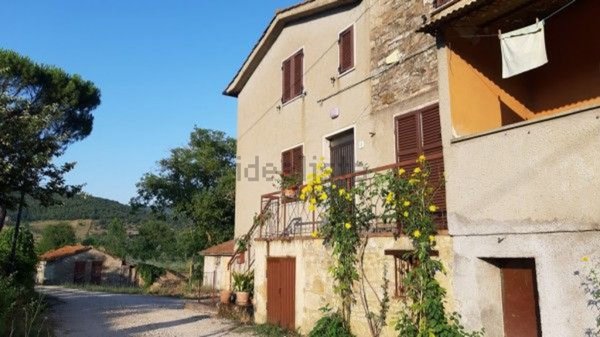 quadrivano in vendita a Lisciano Niccone