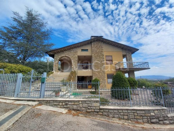 casa indipendente in vendita a Magione in zona Villa