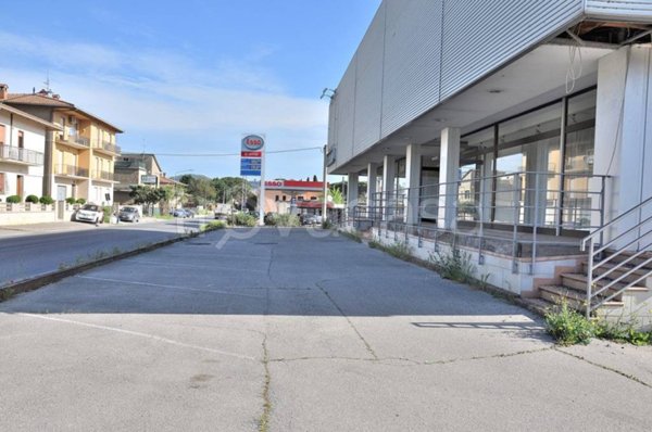 negozio in vendita a Magione