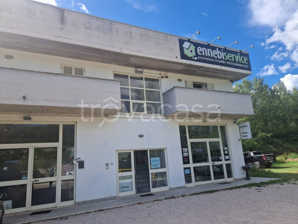 locale commerciale in vendita a Magione