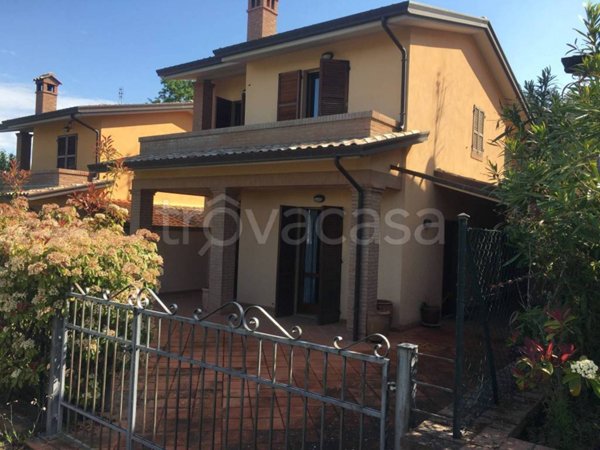 casa indipendente in vendita a Magione in zona Villa