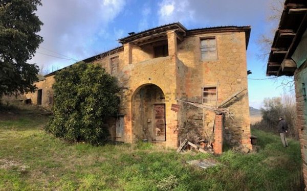 esavano in vendita a Magione in zona Agello