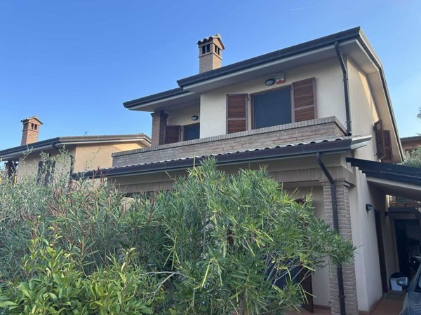 casa indipendente in vendita a Magione in zona Villa