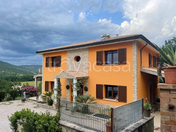 casa indipendente in vendita a Magione in zona Villa