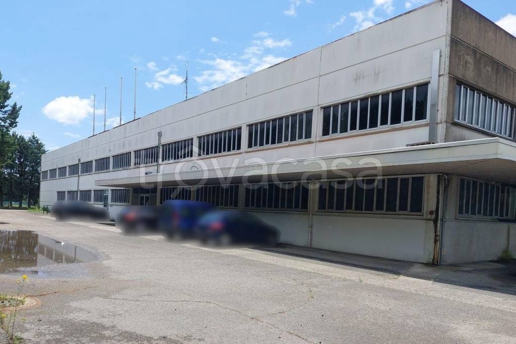 locale commerciale in vendita a Magione in zona Soccorso