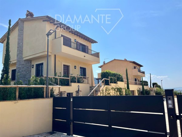 casa indipendente in vendita a Magione in zona Villa