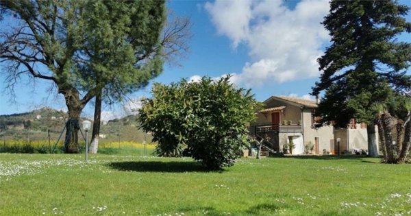 casa indipendente in vendita a Magione