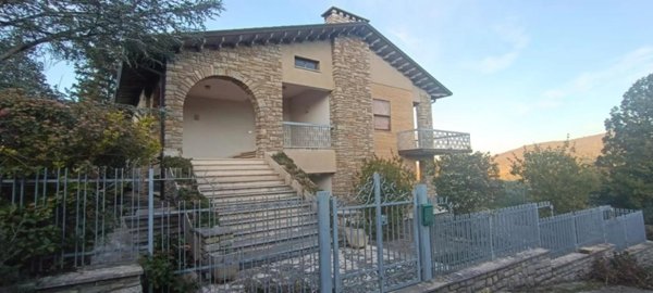 casa indipendente in vendita a Magione in zona Villa