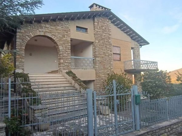 casa indipendente in vendita a Magione in zona Villa