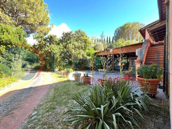 casa indipendente in vendita a Magione in zona Villa