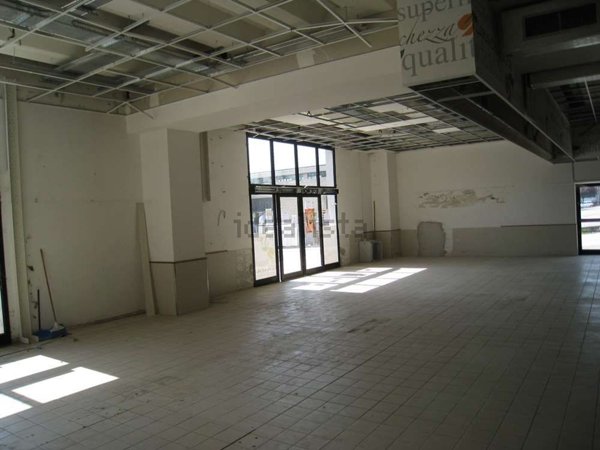 negozio in vendita a Magione