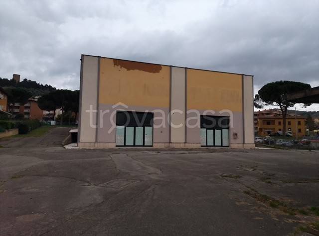 locale commerciale in vendita a Magione