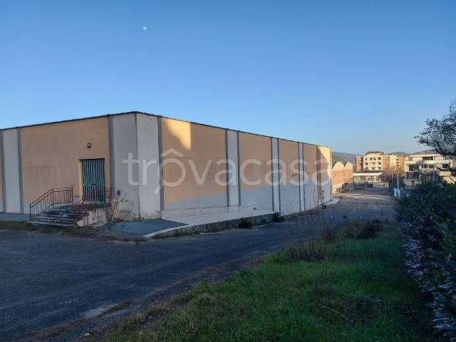 locale commerciale in vendita a Magione