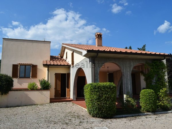 casa indipendente in vendita a Magione in zona Villa