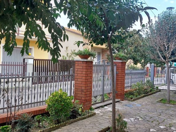 casa indipendente in vendita a Magione in zona Villa