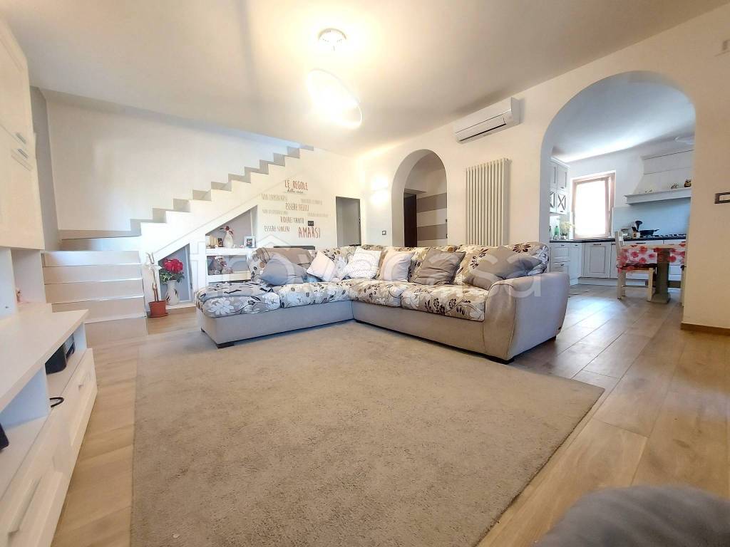 casa indipendente in vendita a Magione in zona Villa
