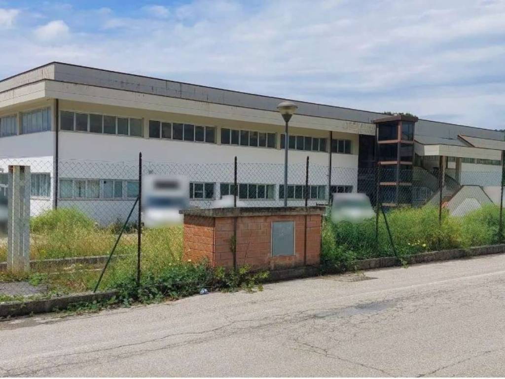 locale commerciale in vendita a Magione in zona Soccorso