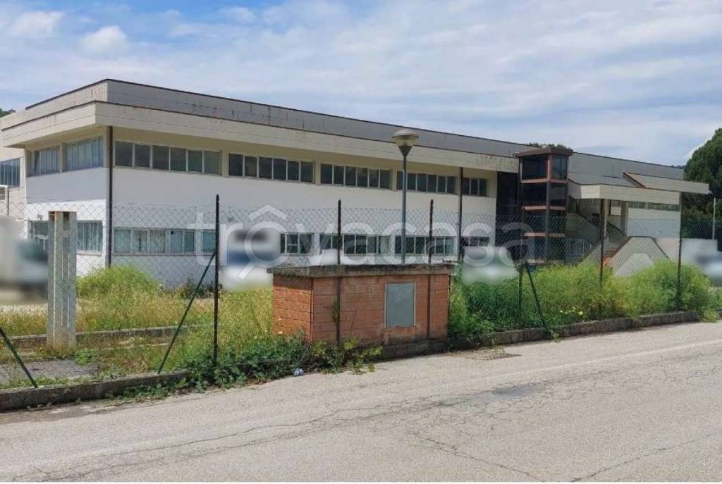 locale commerciale in vendita a Magione in zona Soccorso