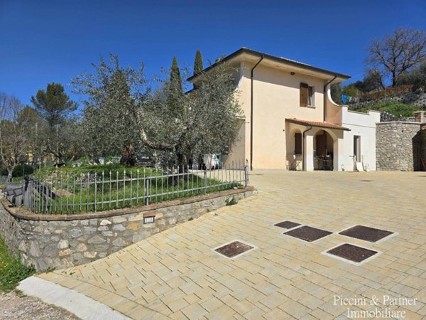 casa indipendente in vendita a Magione in zona Villa